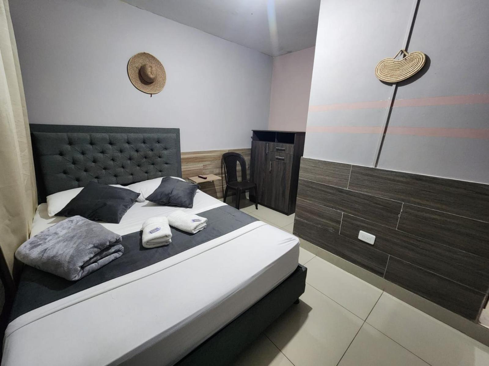 Hotel Medellin Calasanz Esterno foto